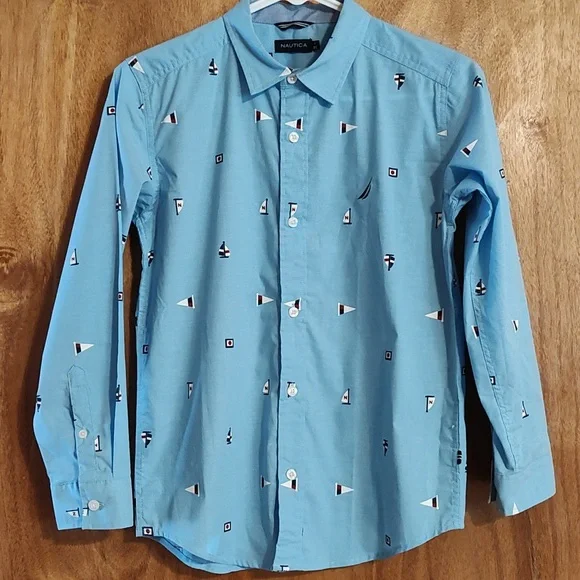 NWOT Nautica Boys Button Down Shirt Blue Sailboat Print Cotton Blend M 10/12 - Picture 1 of 8